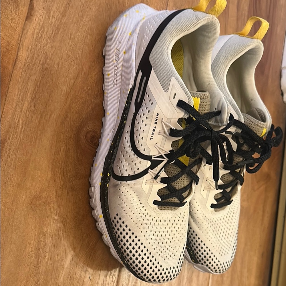 Nike trail White and Black Sneakers with Yellow Accents